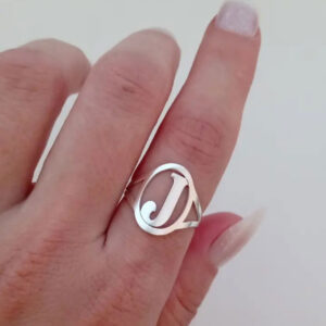 Anel Oval com Letra Inicial Prata 925